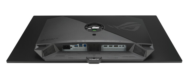 Ноутбук ROG Swift OLED PG32UCDMR оснащен пятью портами USB, включая 90-ваттное соединение Type-C с поддержкой режима DisplayPort Alt Mode. (Источник изображения: Asus)