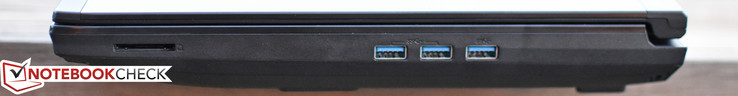 Правая сторона: картридер, 3 порта USB 3.1
