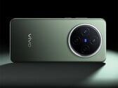 Vivo X300 может не получить 6,67-дюймовый дисплей от модели X200, на фото. (Источник изображения: Vivo)