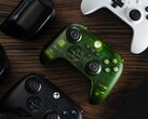 Трехрежимный контроллер 8BitDo Ultimate для Xbox (на фото) подключается к консолям Xbox через USB-кабель. (Источник изображения: 8BitDo)