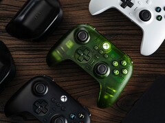 Трехрежимный контроллер 8BitDo Ultimate для Xbox (на фото) подключается к консолям Xbox через USB-кабель. (Источник изображения: 8BitDo)
