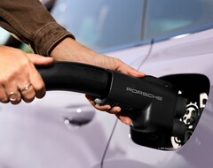 Адаптер Porsche для зарядных устройств Tesla Superchargers (Источник изображения: Porsche)