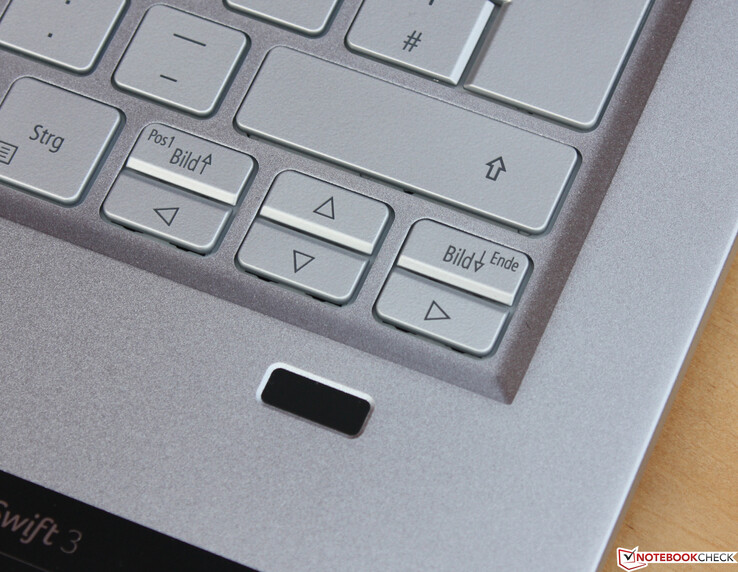 Сканер отпечатков расположен под клавиатурой