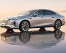 Седан Hongqi H7 с рекордным запасом хода