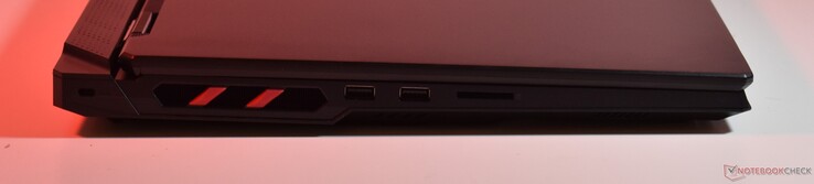слева: Кенсингтонский замок, 2x USB A 3.2 Gen 1, SD-карта