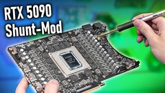 Модифицированная RTX 5090 (источник изображения: YouTube-канал der8auer)