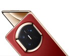 Huawei Mate X7 в цвете Nebula Red.