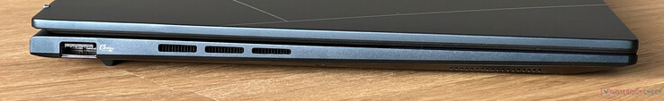 Левая сторона: USB-A 3.2 Gen 1 (5 Гбит/с)