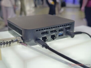 Задние порты Asus ExpertCenter PN54 (источник изображения: Notebookcheck)
