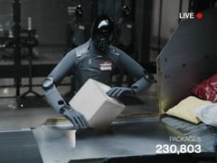 На скриншоте из прямой трансляции показан рисунок AI 03, сортирующий посылки.