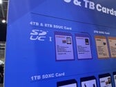 Четкие знаки на стенде SD Association: Карты SanDisk SDUC скоро появятся в продаже.