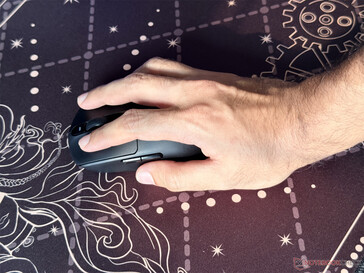 Захват для ладони с помощью Akko Dash Ultra