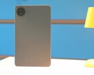 Корпус довольно невыразительный, но Xiaomi установила мощный аккумулятор и яркий дисплей (Источник изображения: Notebookcheck)