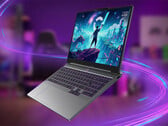 Модель LOQ Essential 15IPH11 оснащена клавиатурой с фиолетовой подсветкой.