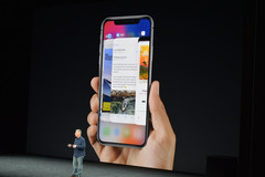 iPhone X - один сплошной экран (Изображение: Anandtech)