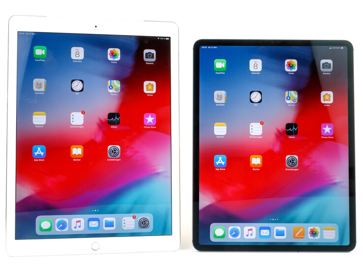 Apple iPad Pro 12 первого поколения и iPad Pro 12.9 (справа)