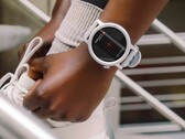 Часы CMF Watch 3 Pro в светло-сером цвете.