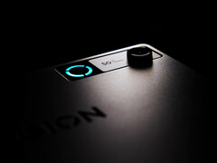 Игровой планшет Y700 Gen 5 оснащен функцией подключения iOS-устройств. На снимке: промо-картинка, демонстрирующая часть задней панели планшета.