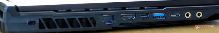 Левая сторона: слот замка Kensingston, вентиляция, Ethernet, HDMI 2.0a, mini DisplayPort 1.4, USB 3.2 Gen 2 Type-A, USB 3.2 Gen 2 Type-C, выход на наушники (HiFi/SPDIF), микрофонный вход