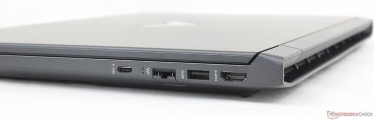 Правая сторона: USB-C (5 Гбит/с, DisplayPort 1.4), гигабитный Ethernet, USB-A (5 Гбит/с), HDMI 2.1