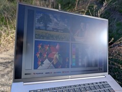 Читабельность экрана на улице