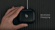 Powerbeats Pro 2 поддерживает как беспроводную зарядку, так и проводную зарядку по USB-C. (Источник изображения: Beats by Dre)