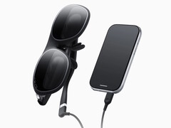 Очки Rokid AR Spatial подключены к внешнему контроллеру. (Источник изображения: Rokid)