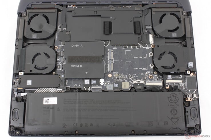 Внутреннее устройство Dell Alienware 16 Area-51