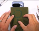 Google Pixel 10 Pro XL: первый флагман Android от крупного производителя со встроенными магнитами, выявленный в ходе испытания на прочность. (Источник изображения: JerryRigEverything)