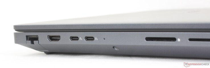 Слева: RJ-45 (2,5 Гбит/с), HDMI 2.1, 2x USB-C Thunderbolt 5 (80 Гбит/с) w/ DisplayPort 1.4 + Power Delivery, устройство чтения карт памяти SD, устройство чтения смарт-карт (опционально)