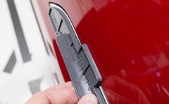 Дверная ручка Tesla в сборе. (Источник изображения: Tesla)