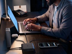 Новая зарядная база Prime Charging Base от Anker (на фото) появилась в продаже в США. (Источник изображения: Anker)