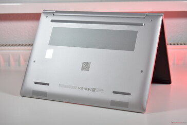 HP EliteBook 8 G1a 14: нижняя крышка