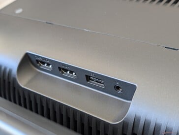 ... пока порты HDMI, аудио и USB находятся на регулируемой части проектора