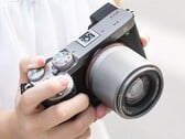 Доступный автофокусный объектив TTArtisan 50 mm f/1.8 Neo теперь предлагается в двух новых цветах.
