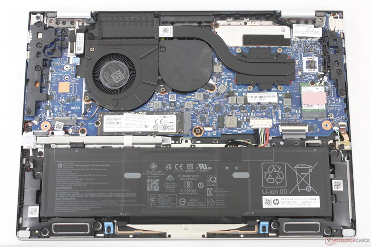EliteBook 8 Flip G1i 13 демонстрирует один слот для SSD M.2 2280, съемный модуль WLAN и дополнительный слот WAN. Оперативная память припаяна