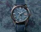 Модель Citizen 30th Anniversary Eco-Drive (на фото) украшена узором, напоминающим облака, на синем циферблате из бумаги васи. (Источник изображения: Citizen)
