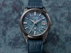 Модель Citizen 30th Anniversary Eco-Drive (на фото) украшена узором, напоминающим облака, на синем циферблате из бумаги васи. (Источник изображения: Citizen)