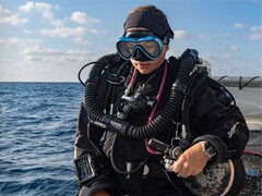 Прибор Descent X50i от Garmin (на фото) получил новое стабильное обновление. (Источник изображения: Garmin)