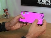 Проблема с фиолетовым экраном на Pixel 11 Pro