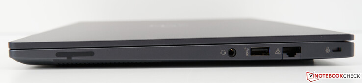 Справа: Аудио 3.5 мм, USB 3.2 Gen 2, RJ-45 Ethernet (10/100/1000), Kensington