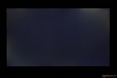 На нашем тестовом устройстве Gram Book 15 очень заметно потускнение или помутнение подсветки