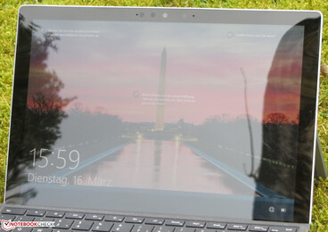Surface Pro 7 Plus на улице