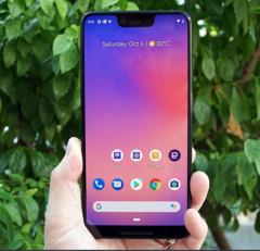 Pixel 3 XL во всей своей красе, благодаря недобросовестному магазину в Гонконге. (Изображение: Engagdet)