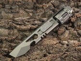 Компактный многофункциональный ломик от Rixel весит чуть менее 90 граммов.