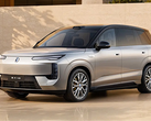 Сообщается, что автомобиль N8 от компании Denza заряжается от 0 до 97 % за 9 минут.