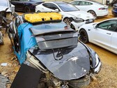 Поврежденная Tesla на свалке (Источник изображения: Notebookcheck)