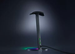 Базовая станция Razer Base Station V3 Chroma оснащена подсветкой RGB и функцией распознавания наушников.