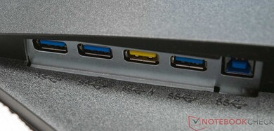 Также установлен USB-концентратор