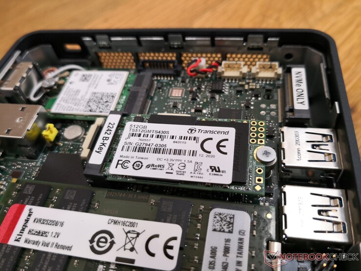 Поддержки 2.5-дюймовых SSD/HDD на протоколе SATA III нет, но есть гнёзда M.2 SATA 22x42 и M.2 NVMe 22x80 (PCI-E 4.0 x4)